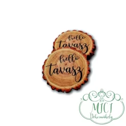 Egyedi fa tábla; kiegészítője lehet tavaszi/húsvéti asztaldísznek; koszorúnak; ajtó kopogtatónak; egyéb dekorációs termékeknek. Felhasználhatod akár hűtőmágnes készítéséhez is.