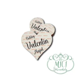 Egyedi fa tábla; kiegészítője lehet Anyák napja/Valentin nap/Nőnap -SZERETLEK-  asztaldísznek; koszorúnak; ajtó kopogtatónak; egyéb dekorációs termékeknek. Felhasználhatod akár hűtőmágnes készítéséhez is.